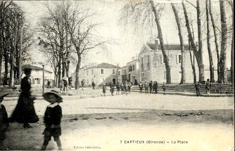 Captieux - Place principale 1