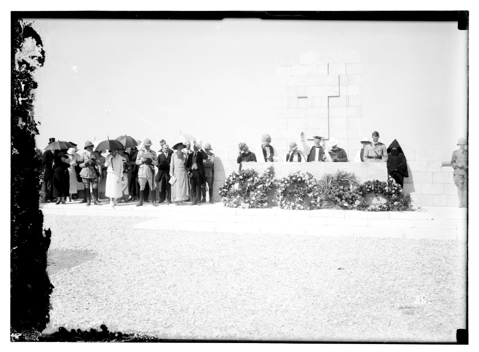 Capture & occupation of Palestine. Outdoor funeral services. Monument 'Their name lives forever' LOC matpc.08015