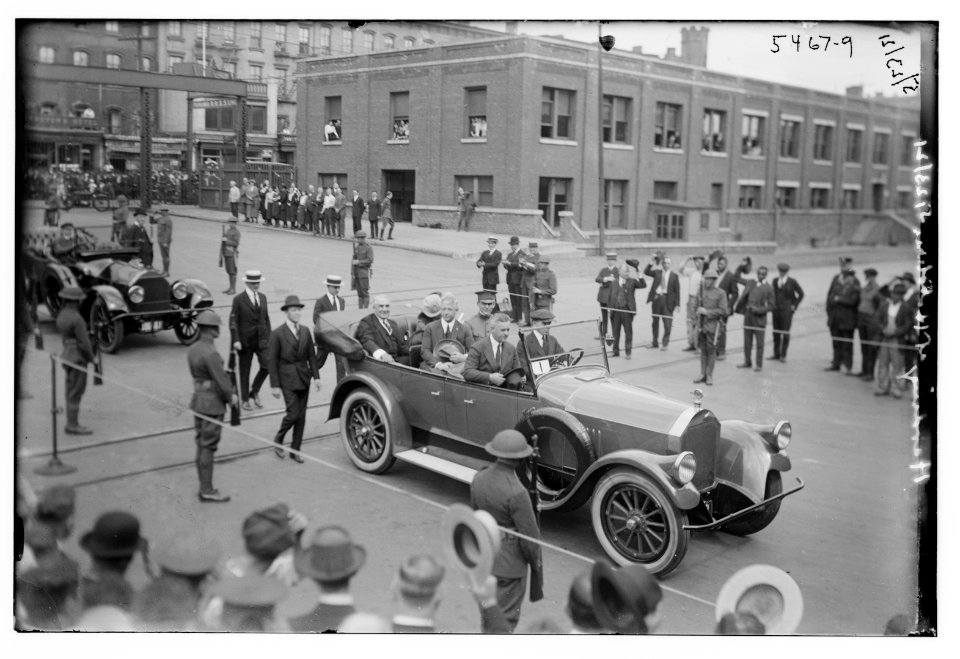 Car with Warren G. Harding driving through procession LCCN2014719659