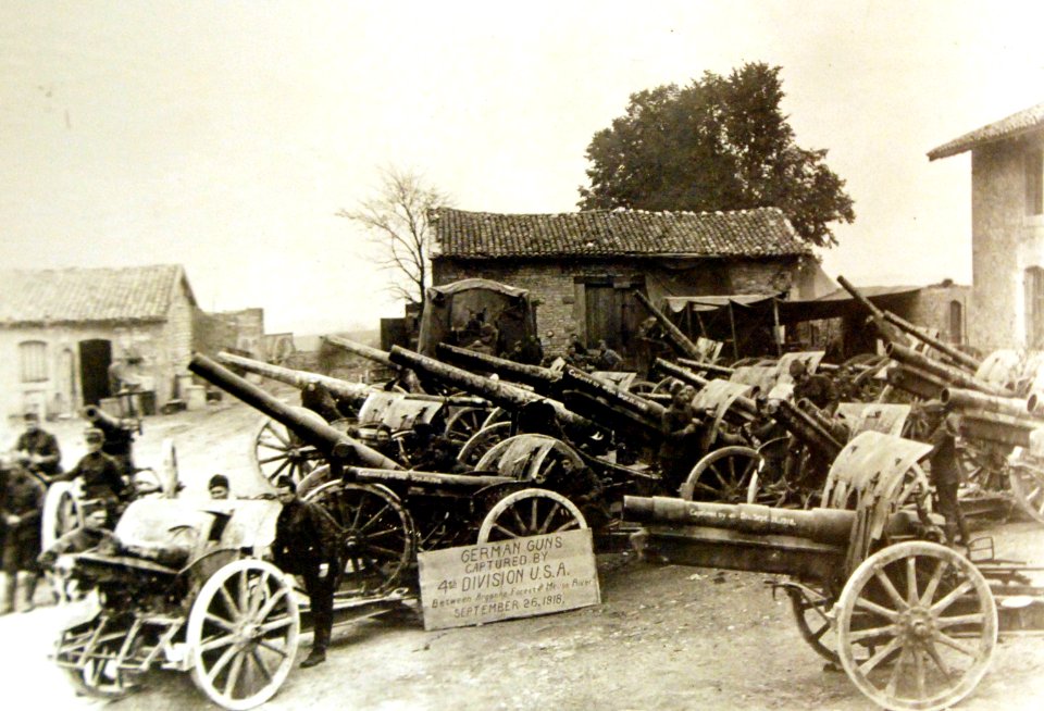 Captured German guns taken by the U.S. Fourth Division in France, September 26, 1918 (32785276814)
