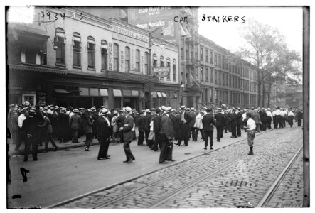 Car strikers LCCN2014702323