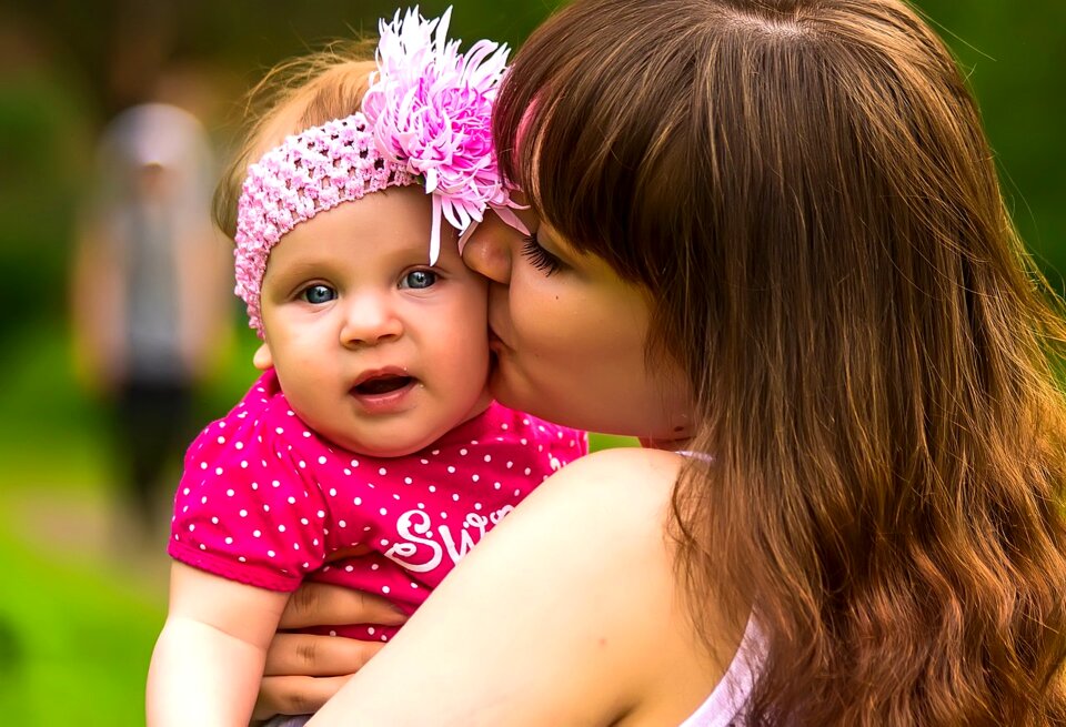 Kiss children photographer emotions
