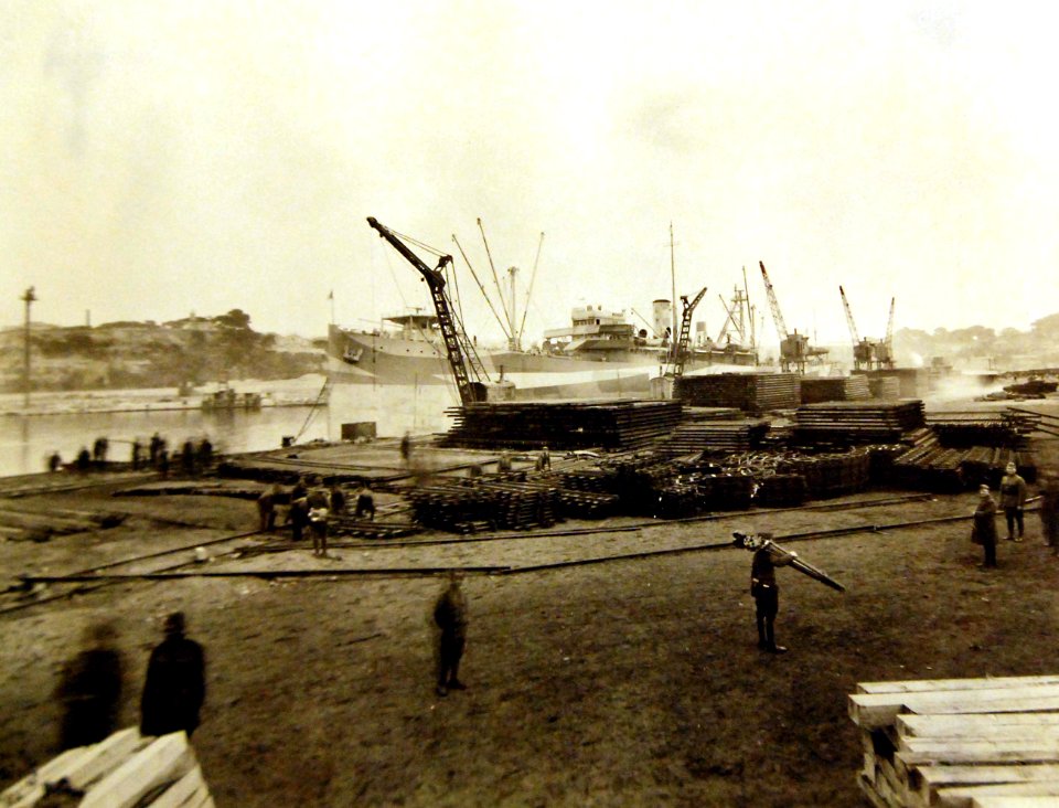 Cargo on the American Dock, Mole G, Marseille (Bouches-du-Rhone), France, 1918 (31772844100)