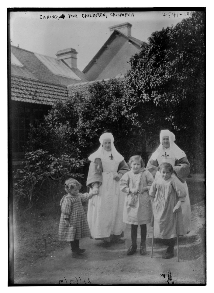Caring for children, Quimper LCCN2014706700
