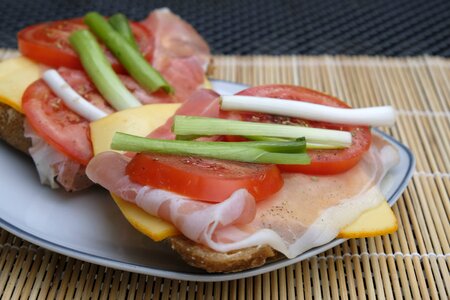 Occupied ham tomato