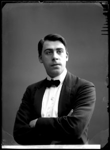 Carl Johannesson, dancer, undated portrait - SMV - GJ017