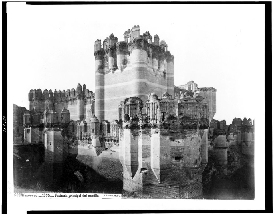 Coca (Segovia). Fachada principal del castillo - J. Laurent. Madrid. LCCN94511935