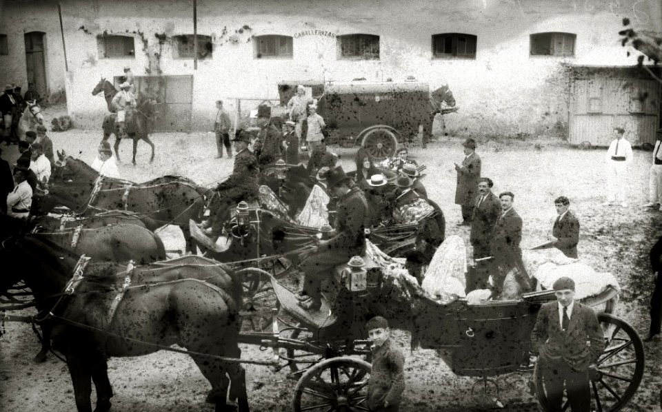 Coches de caballos (2 de 3) - Fondo Car-Kutxa Fototeka