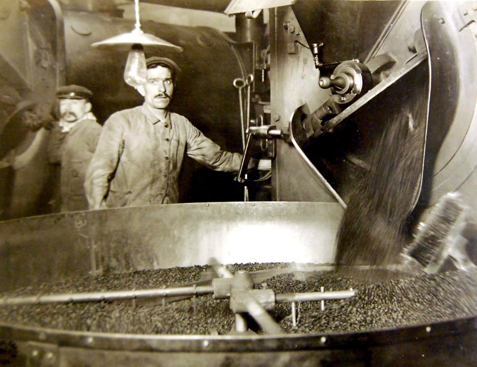 Coffee falling from the roasting machine into a cooler, Essonnes, France, 1918 (32147807935)