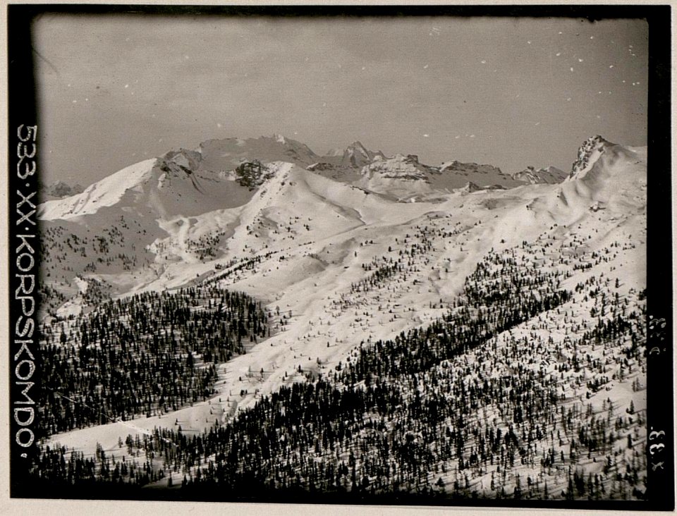 Col di Lana, Mt.Sief, Siefsattel, im Hintergrund Marmolata, im Vordergrund eigene Zipfelwache vom Sasso di Stria gesehen (BildID 15731569)