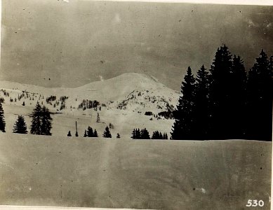 Col di Lana nach der Sprengung von Westen aus gesehen, 23.5.1916. (BildID 15582730)