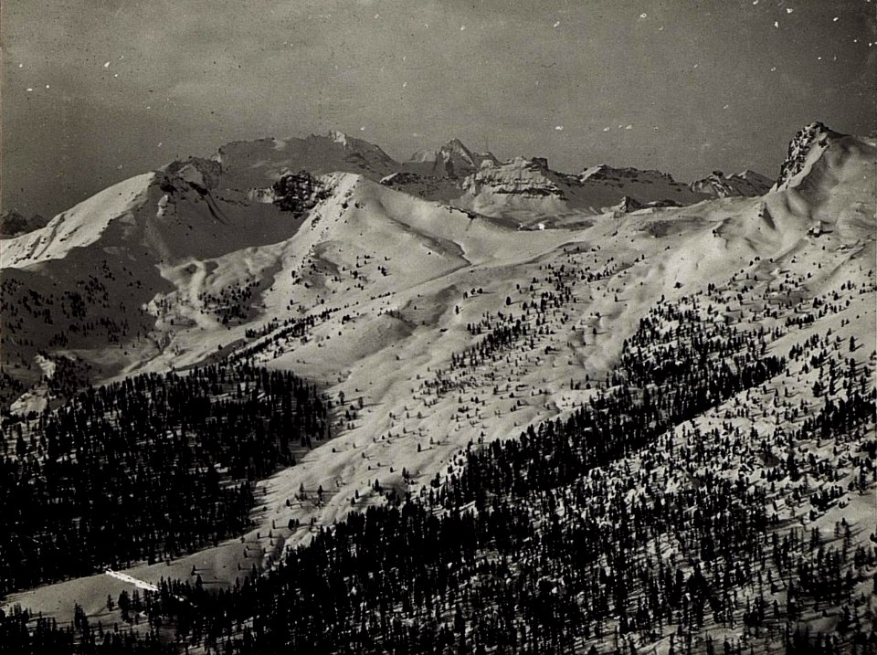 Col di Lana, Monte Sief, Siefsattel, im Hintergrund Marmolata, im Vordergrund eigene Zipfelwache , von Sasso di Stria gesehen. (BildID 15578465)