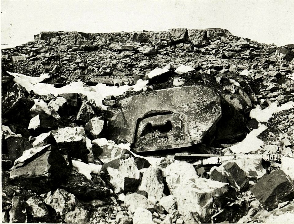 Col di Lana, Zerschossenes Werk bei Buchenstein. (BildID 15416822)