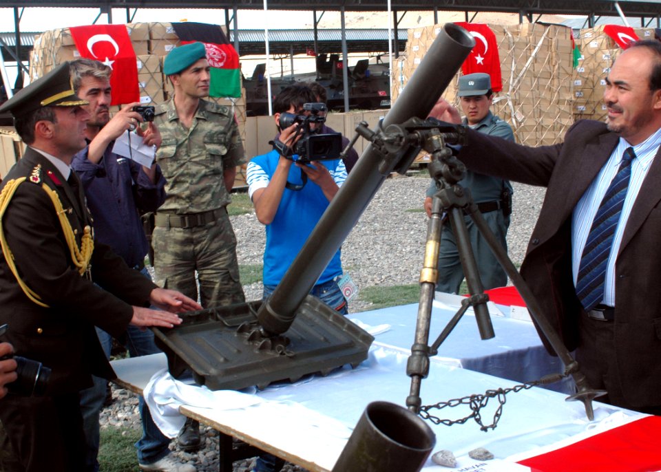 Col. Can Bolat explains to Minister Baz Mohammed Jawhari the type of mortors that have been donated (4699304891)