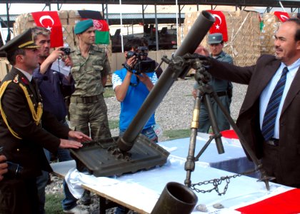 Col. Can Bolat explains to Minister Baz Mohammed Jawhari the type of mortors that have been donated (4699304891)
