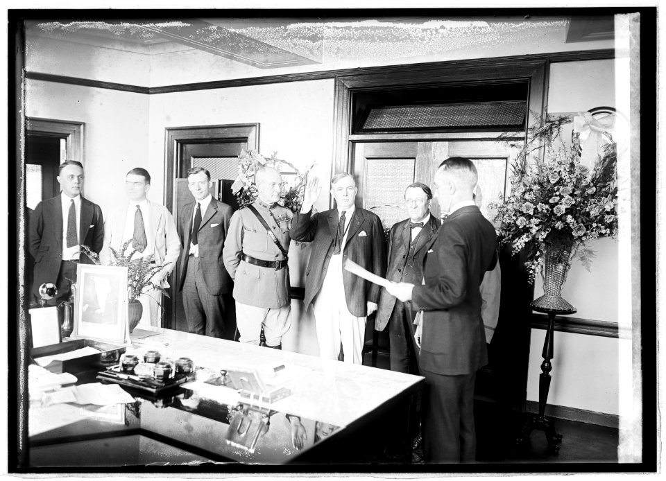 Col. Chas. R. Forbes, swearing in, 8-9-21 LCCN2016845585