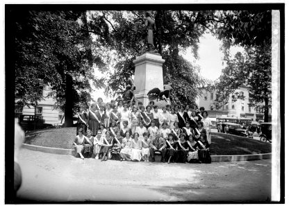 Col. Faber & group, 6-6-22 LCCN2016846451