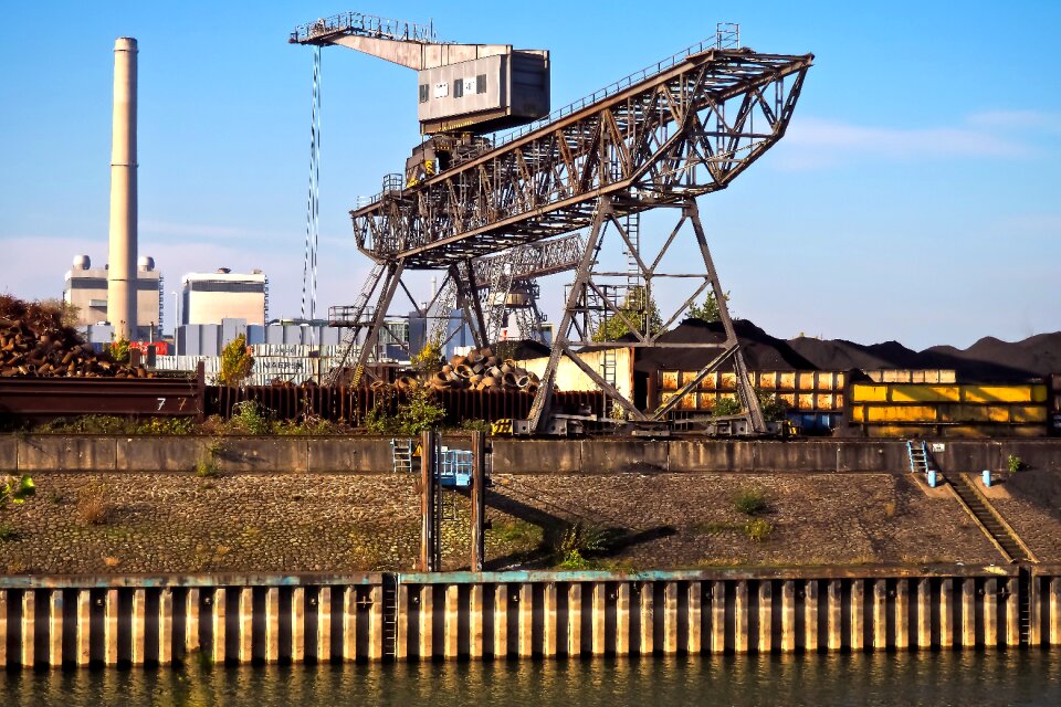 Harbour crane envelope lifting crane photo