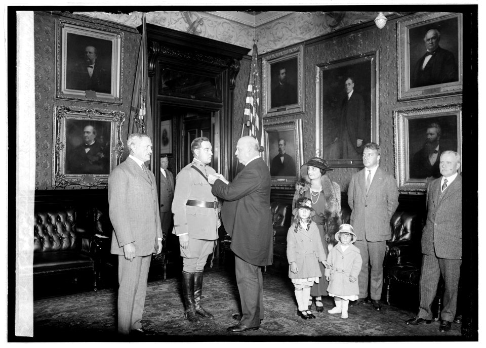 Col. Jno. Phillip Hill decoration, 10-13-22 LCCN2016846778