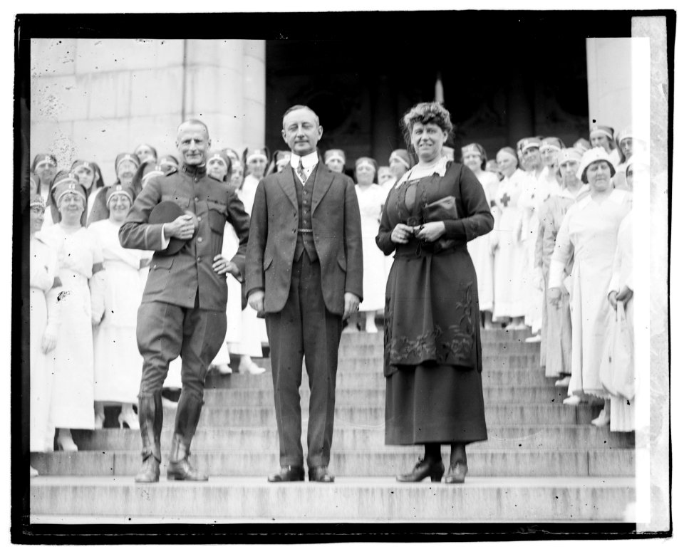 Col. Kertz, Hendricks, Miss Boardman LCCN2016828826
