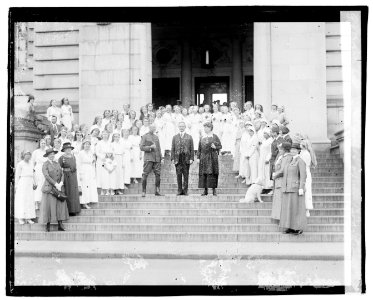 Col. Kertz, Hendricks, Miss Boardman LCCN2016828827