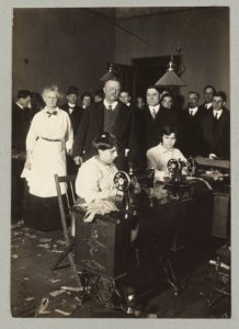 Col. Roosevelt inspecting city work-shop at Schermerhorn Street, Bklyn LCCN2006686843