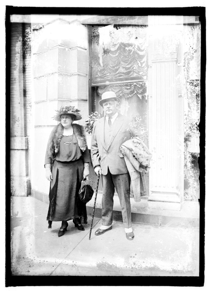 Col. Thos. H. Birch & wife, 4-27-22 LCCN2016846278