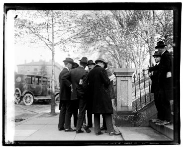 Colby and newspaper men LCCN2016829079