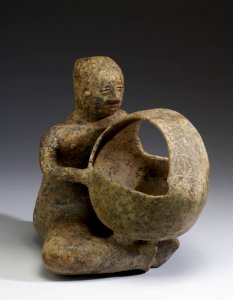 Colima - Figure with Large Bowl - Walters 20092020 - Three Quarter Right