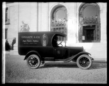 Colgate & Co. Dodge truck LCCN2016824052