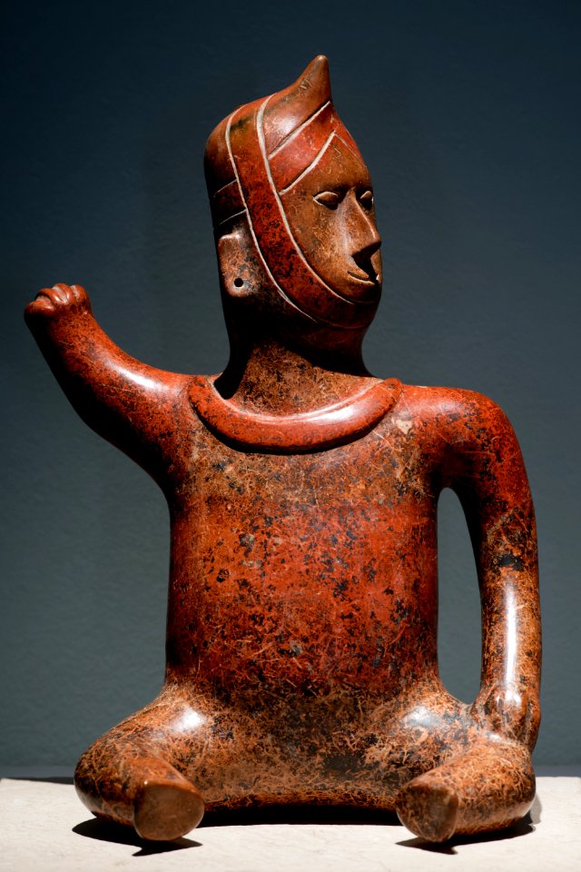 Colima seated figure Soleil de nuit lot40 n1