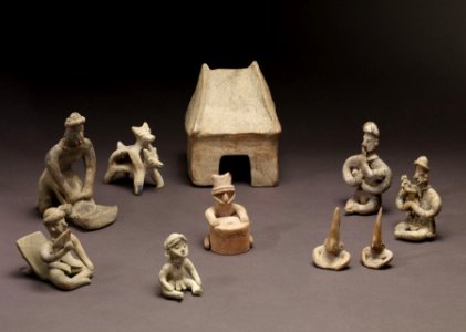 Colima - Group of Figurines and Architectural Model - Walters 20092033 - Group