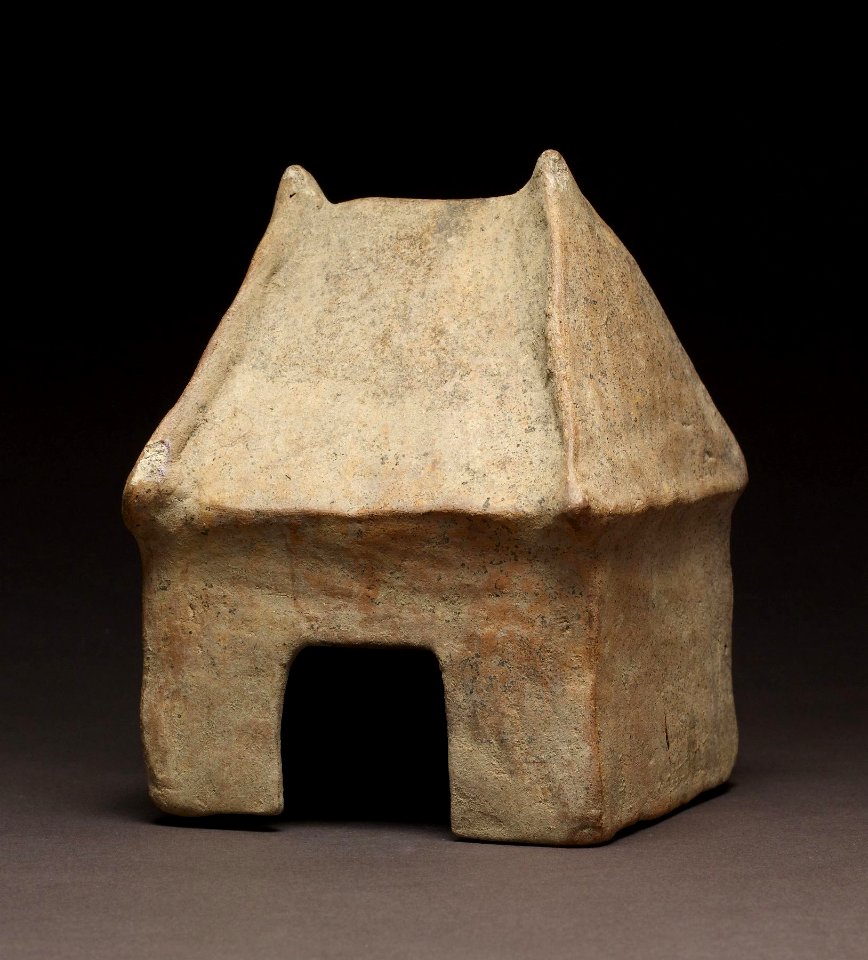 Colima - Group of Figurines and Architectural Model - Walters 20092033 - Three Quarter