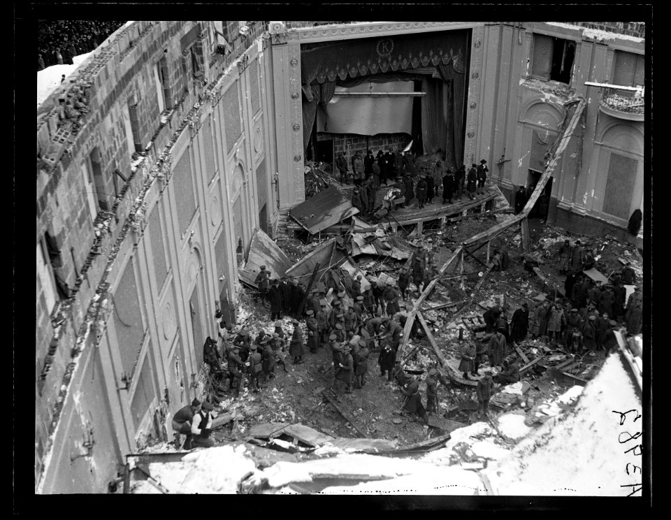 Collapsed roof following snow storm on January 28, 1922. Knickerbocker Theater located on the southwest corner of 18th Street and Columbia Road, N.W., Washington, D.C. LCCN2016891178