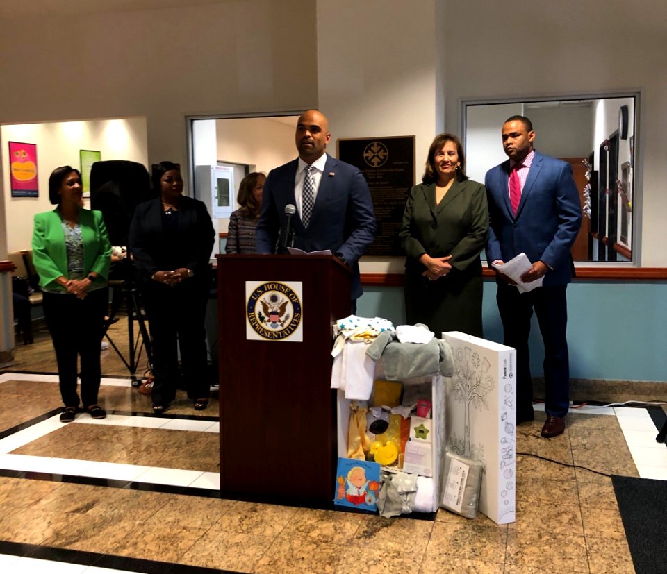 Colin Allred and Marc Veasey introduce maternity bill - 2019 01