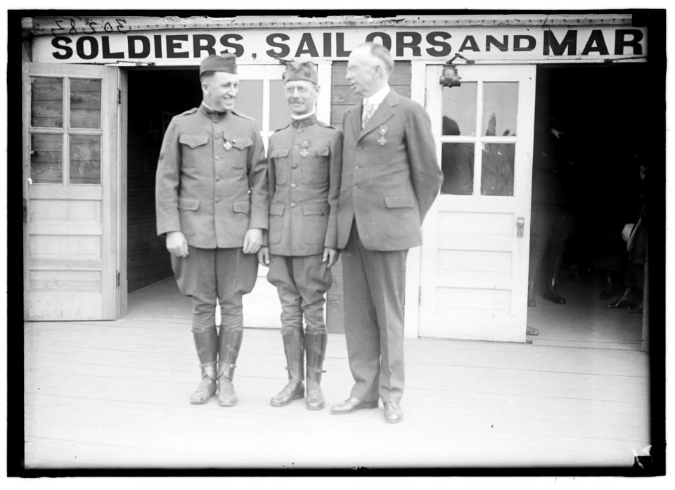 COLLARDET, GENERAL, FRENCH ARMY. DECORATING Y.M.C.A. SECRETARIES LCCN2016869928
