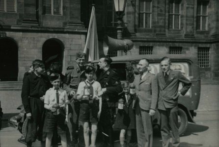 Collecte Frontzorg - Fotodienst der NSB - NIOD - 156155