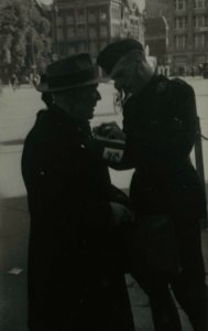 Collecte Frontzorg - Fotodienst der NSB - NIOD - 156174