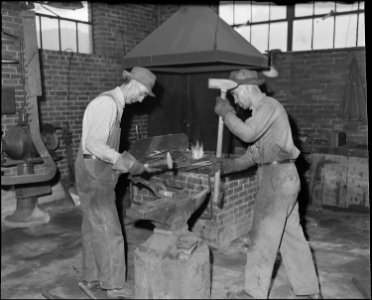 Blacksmith shop. The Pocahontas Corporation, Mines 33-34, Bishop, Tazewell County, Virginia. - NARA - 541080