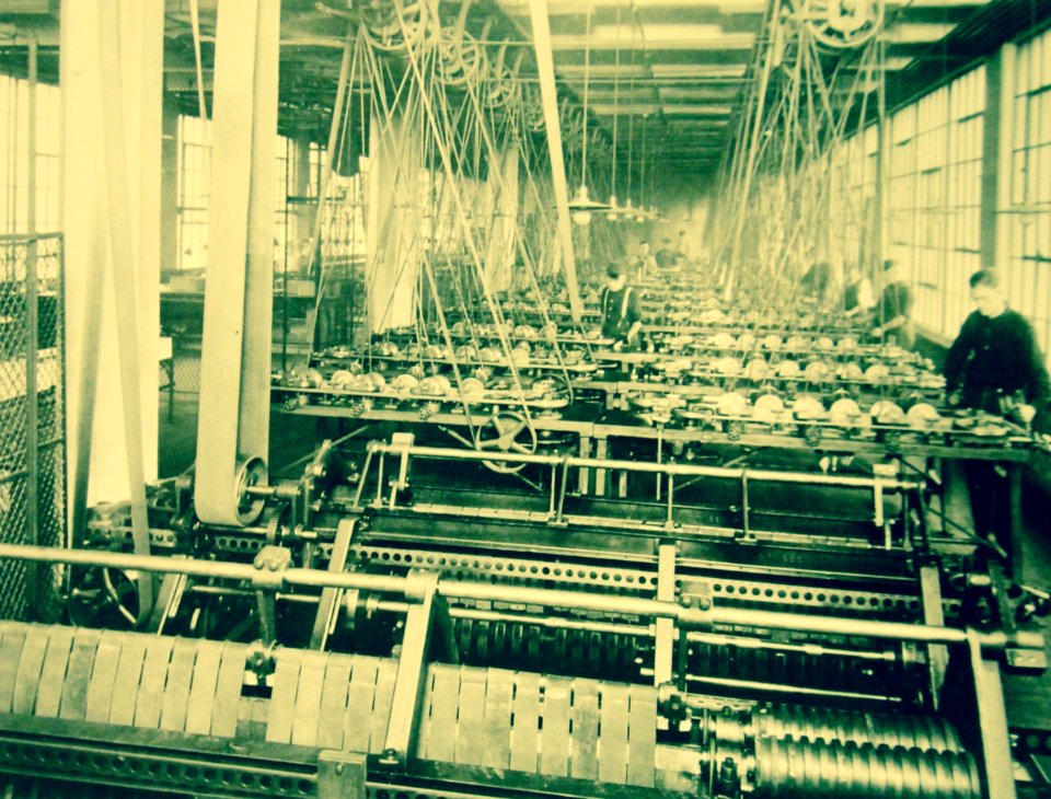 Blade honing department, Durham Duplex Razor Co., Jersey City, N.J, 1917 (29726996095)