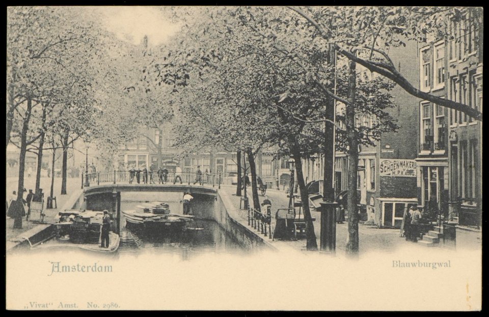 Blauwburgwal gezien naar Herengracht. Uitgave Vivat, Amsterdam, Afb PBKD00287000002