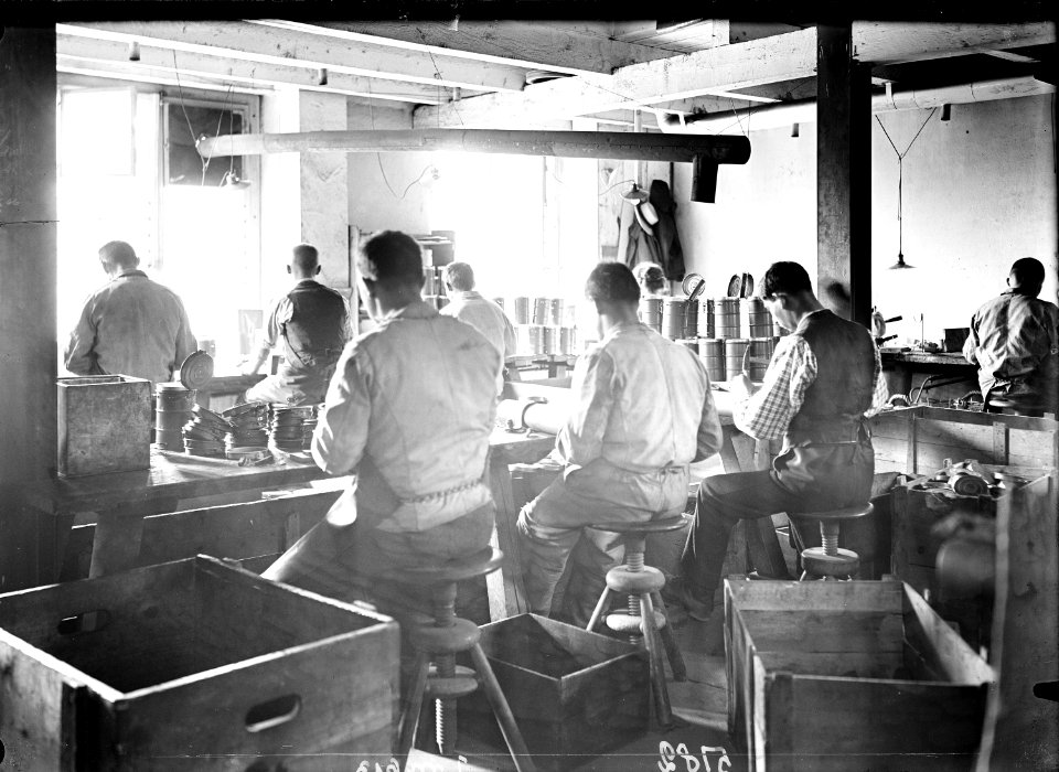 Blechwarenfabrik Hoffmann - Söhne in Thun. Gamellenproduktion - CH-BAR - 3241199