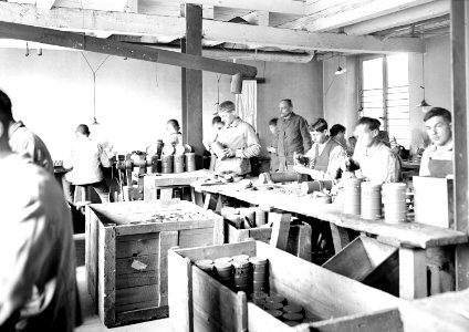 Blechwarenfabrik Hoffmann - Söhne in Thun. Gamellenproduktion - CH-BAR - 3241198