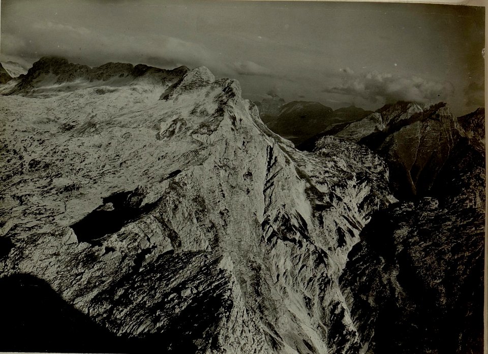 Blick auf das Karstplateau aus der rechten Flügelstellung am grossen Rombon. (BildID 15480706)