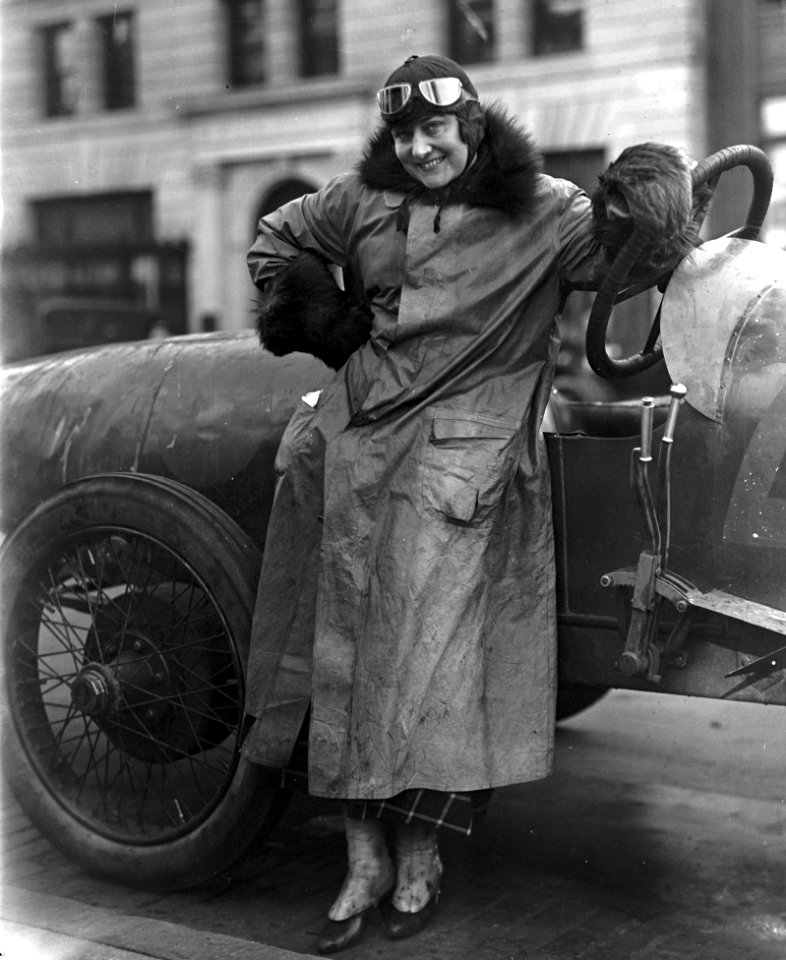 BLEVINS, MISS ELINOR, MOVIE STAR, AVIATRIX, AUTO FIEND LCCN2016867521 (cropped)