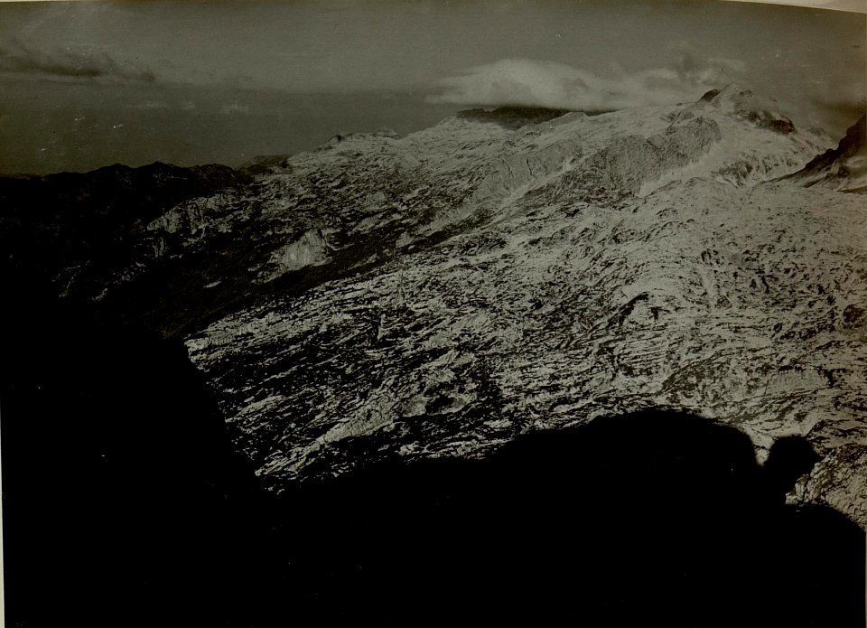 Blick auf das Karstplateau aus der rechten Flügelstellung am grossen Rombon. (BildID 15480699)