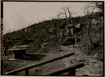 Blick auf Cavernen und Unterstände am Kalvarienberg, Abschnitt Podgora-Süd (BildID 15732208)