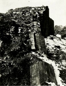Blick auf das zerschossene Werk La Corte bei Buchenstein. (BildID 15416801)