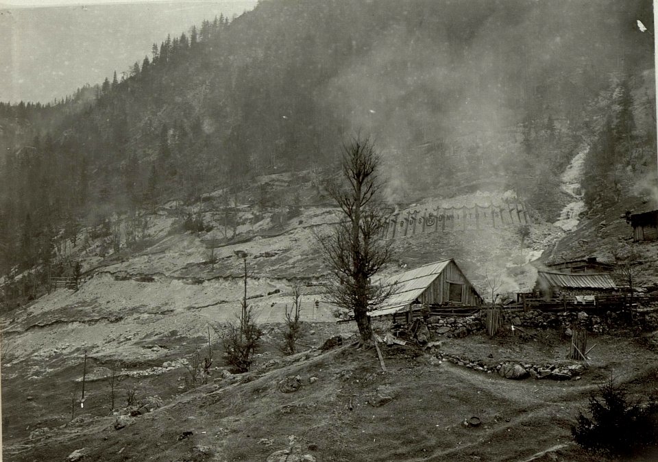 Blick auf Serpentine 12, 13 und 14. Aufstieg auf den Pass von Soca aus. (BildID 15464656)