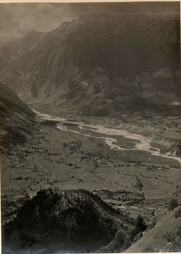 Blick auf die Kote 806 und FLITSCHERBECKEN. Standpunkt, Aus der Vorfeldstellung der 10. Kompagnie des k.k. Ldst.Inf.Rgts.Nro.26 am JAVORCEK. Aufgenommen am 30. Juni 1916. (BildID 15476987)